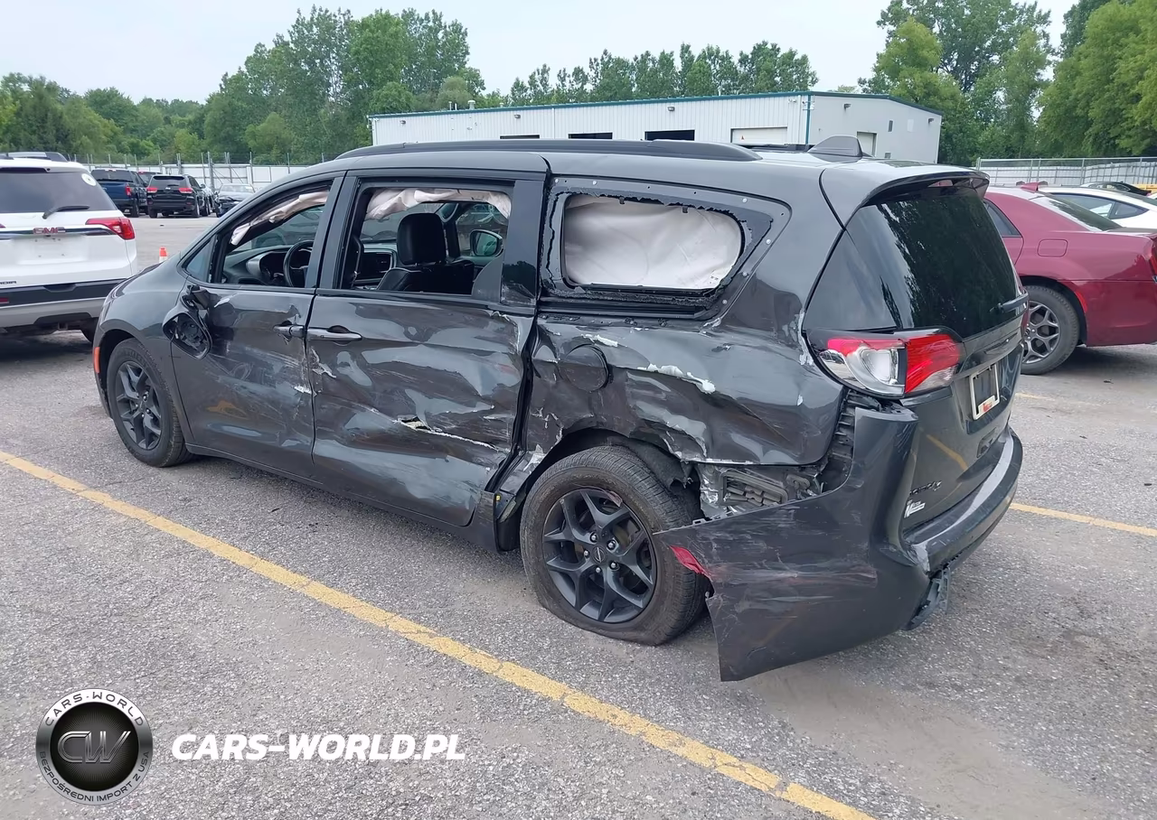 2019 Chrysler Pacifica Limited VIN:2C4RC1GG6KR698436 - 3