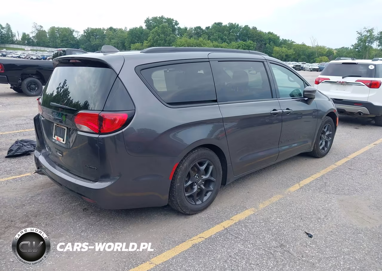 2019 Chrysler Pacifica Limited VIN:2C4RC1GG6KR698436 - 4