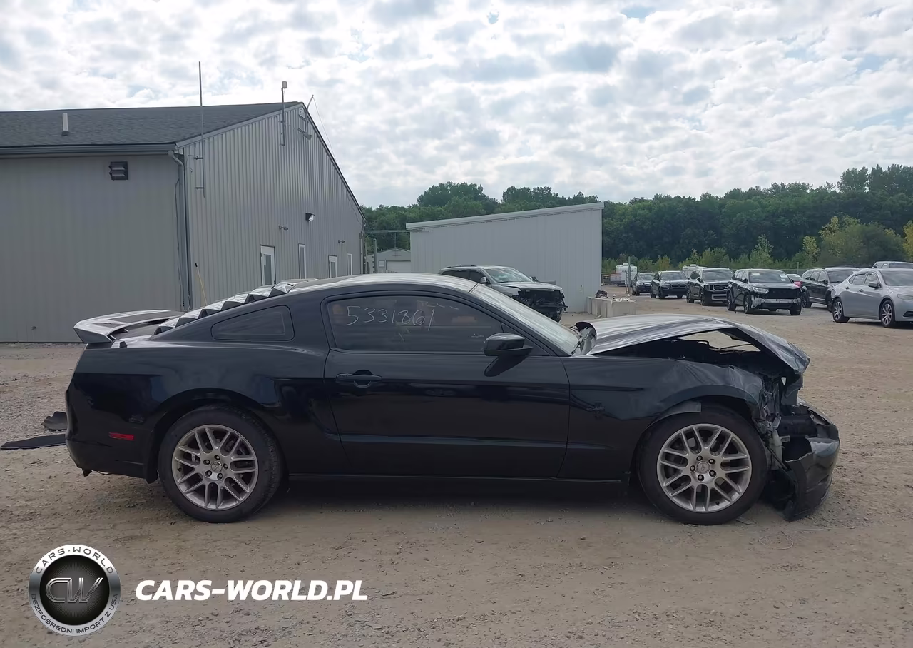 2014 Ford Mustang V6 Premium VIN:1ZVBP8AM1E5331861 - 14