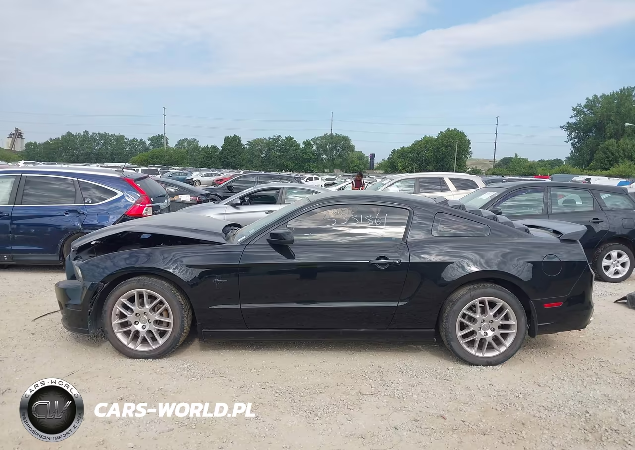 2014 Ford Mustang V6 Premium VIN:1ZVBP8AM1E5331861 - 15