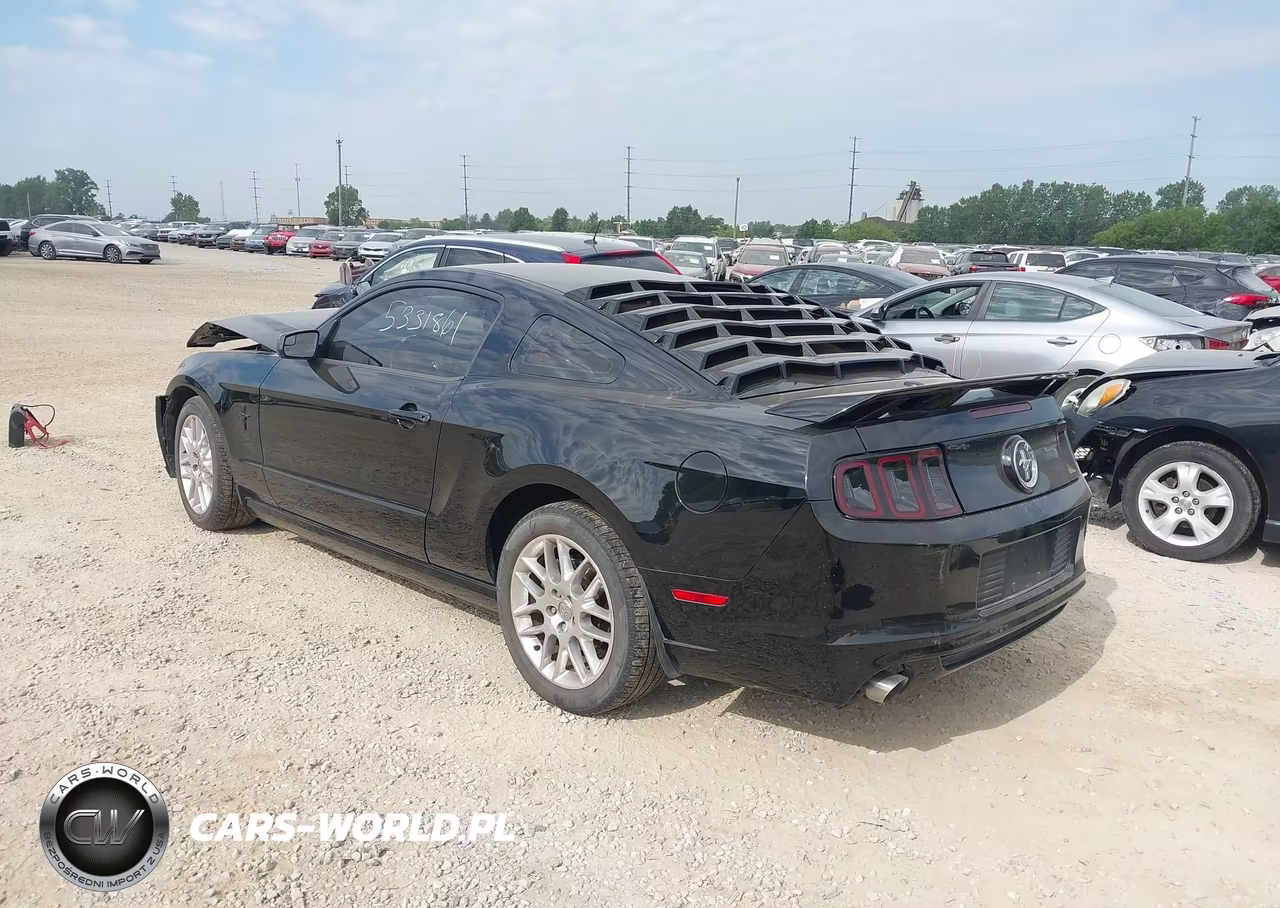 2014 Ford Mustang V6 Premium VIN:1ZVBP8AM1E5331861 - 3