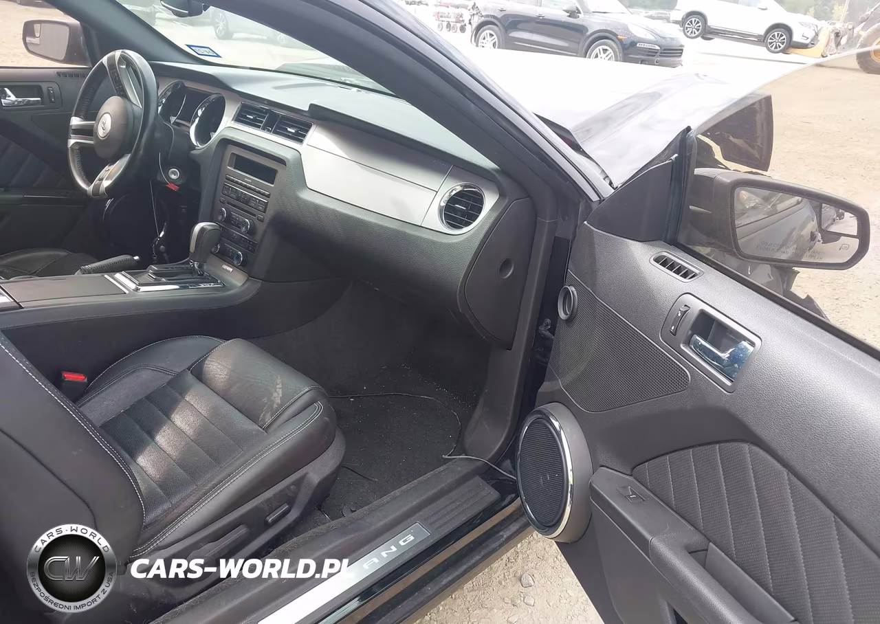 2014 Ford Mustang V6 Premium VIN:1ZVBP8AM1E5331861 - 5