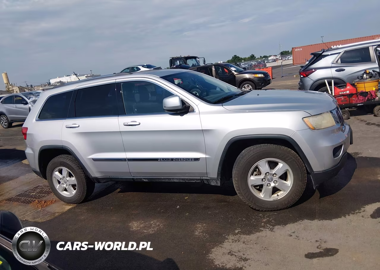 2013 Jeep Grand Cherokee Laredo VIN:1C4RJFAG7DC548455 - 13