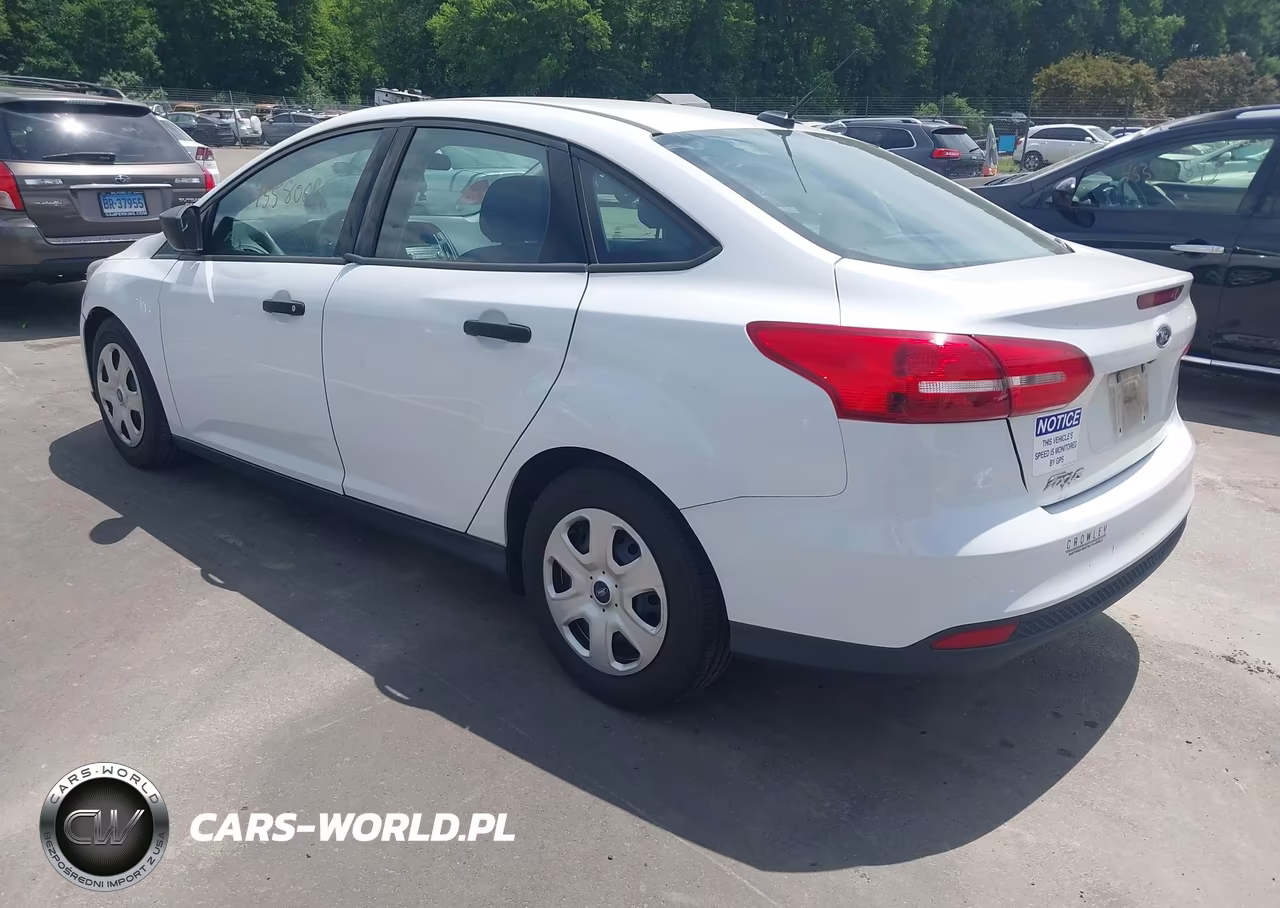 2016 Ford Focus S VIN:1FADP3E2XGL232032 - 3