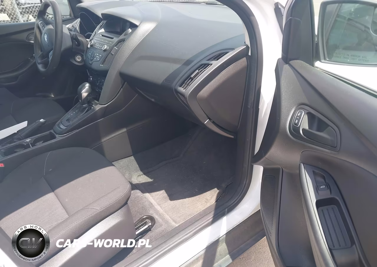 2016 Ford Focus S VIN:1FADP3E2XGL232032 - 5