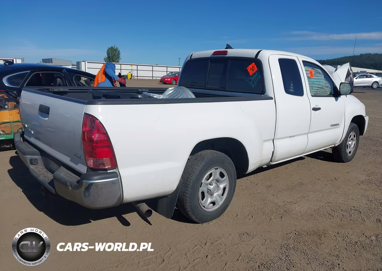2015 Toyota Tacoma VIN:5TFTX4CN4FX065649 - 4