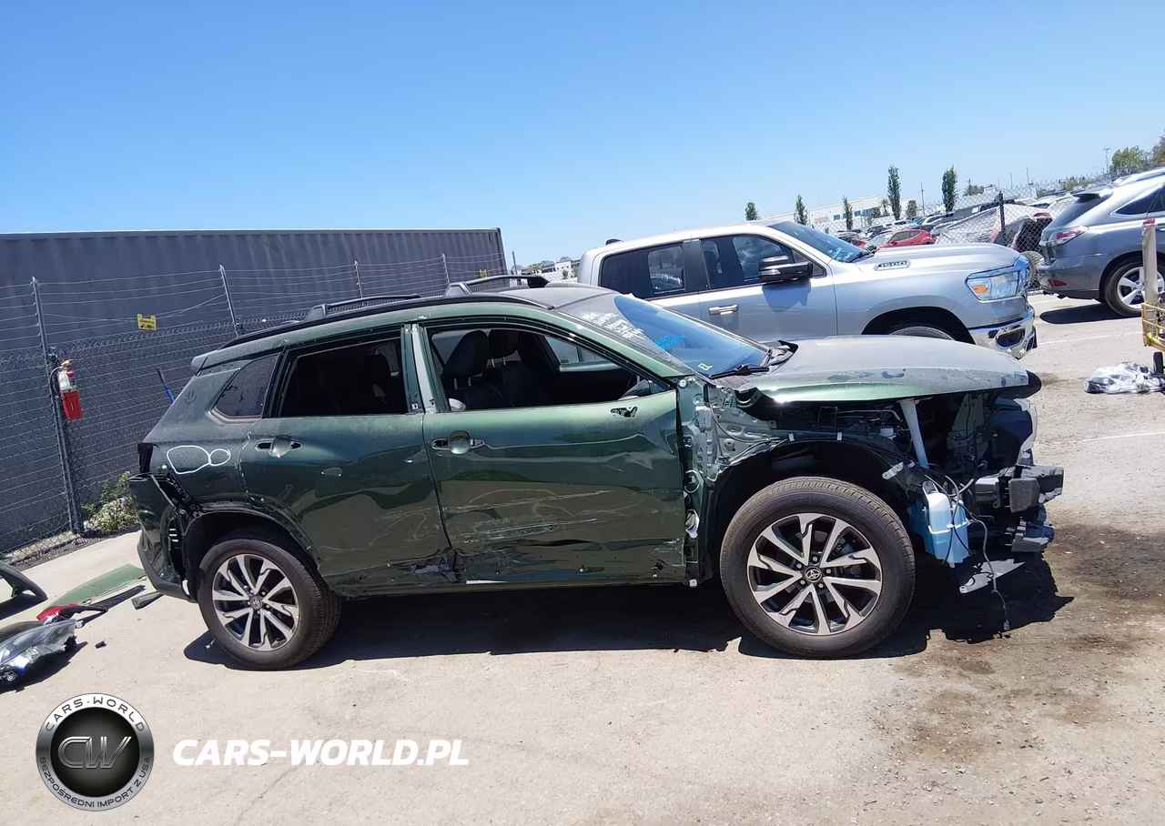 2022 Toyota Corolla Cross Xle VIN:7MUDAABG5NV032371 - 14