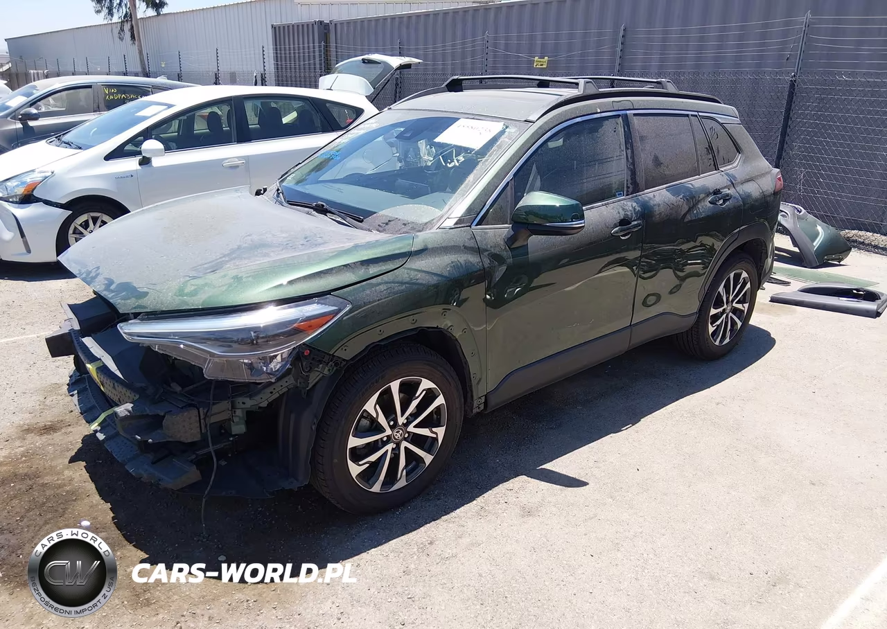 2022 Toyota Corolla Cross Xle VIN:7MUDAABG5NV032371 - 2