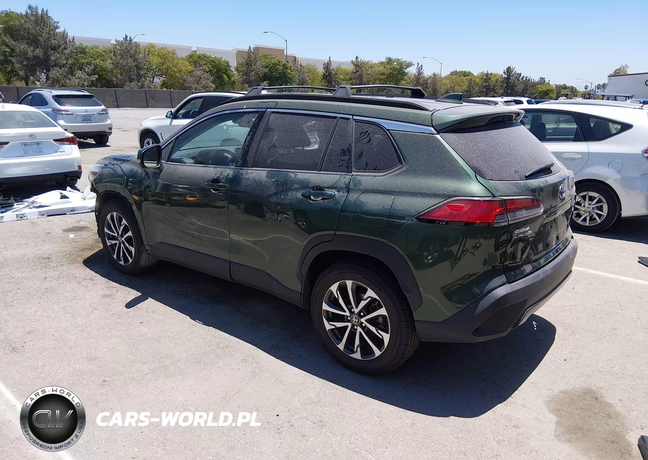 2022 Toyota Corolla Cross Xle VIN:7MUDAABG5NV032371 - 3