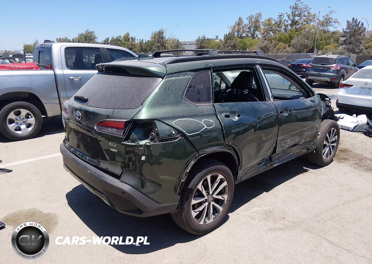 2022 Toyota Corolla Cross Xle VIN:7MUDAABG5NV032371 - 4