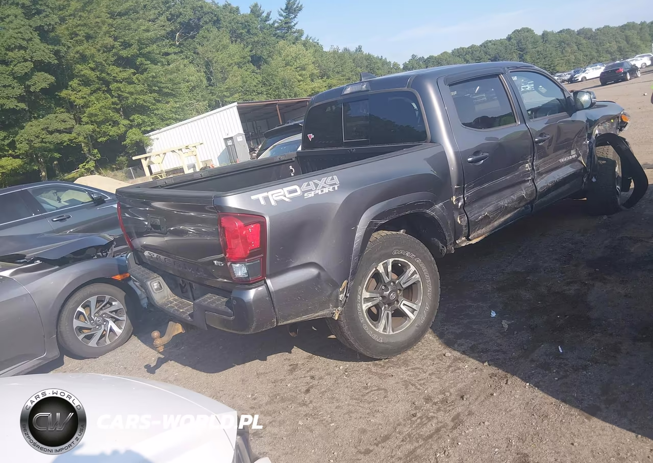 2018 Toyota Tacoma Trd Sport VIN:5TFCZ5AN6JX126334 - 4