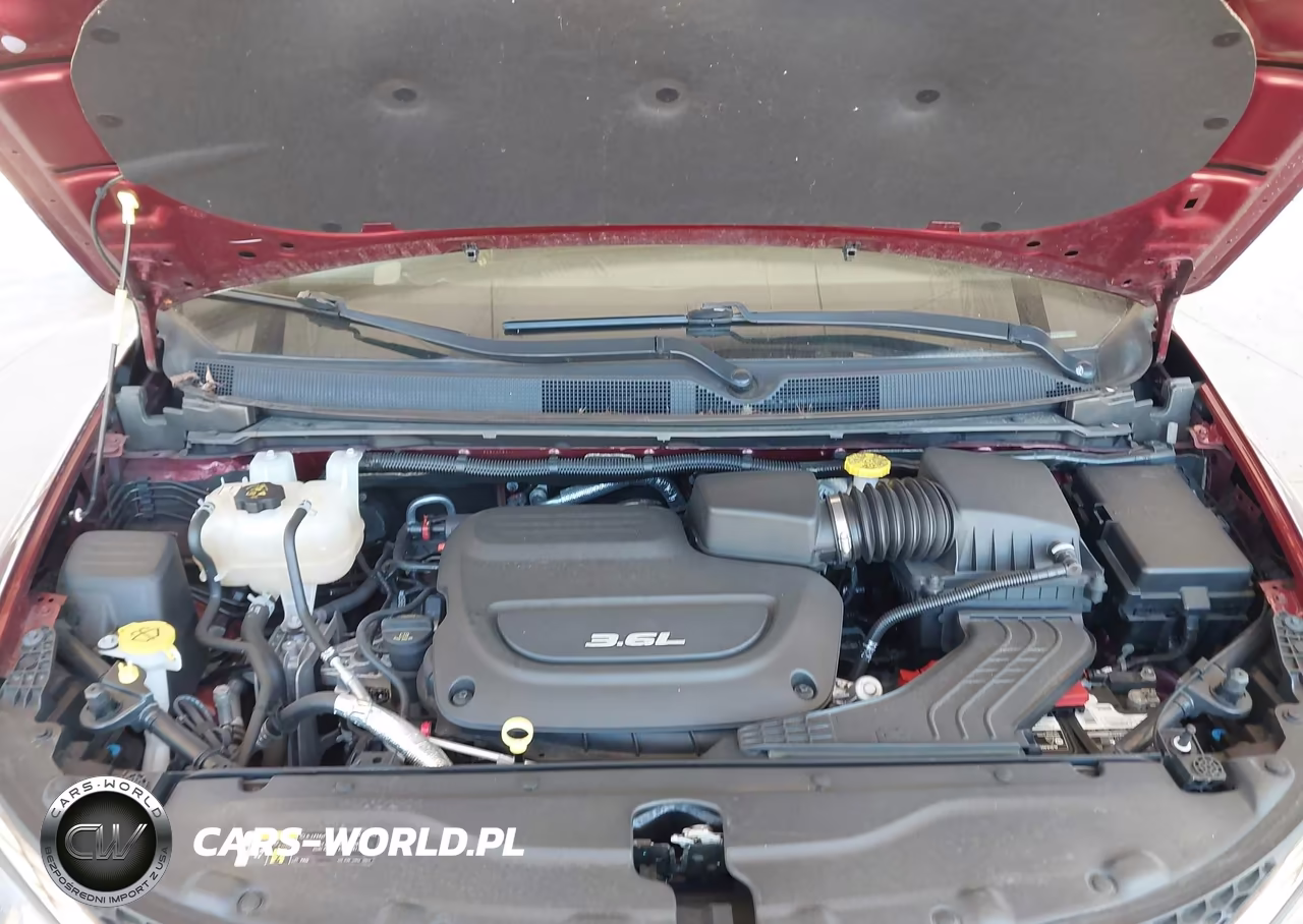 2019 Chrysler Pacifica Touring Plus VIN:2C4RC1FG4KR508389 - 10