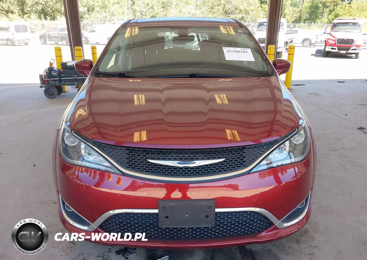 2019 Chrysler Pacifica Touring Plus VIN:2C4RC1FG4KR508389 - 12