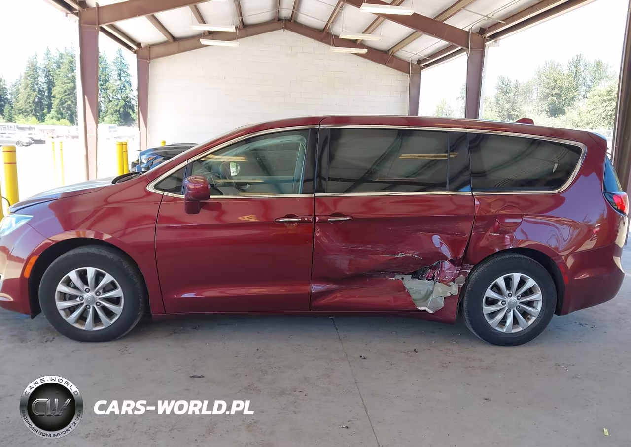 2019 Chrysler Pacifica Touring Plus VIN:2C4RC1FG4KR508389 - 14