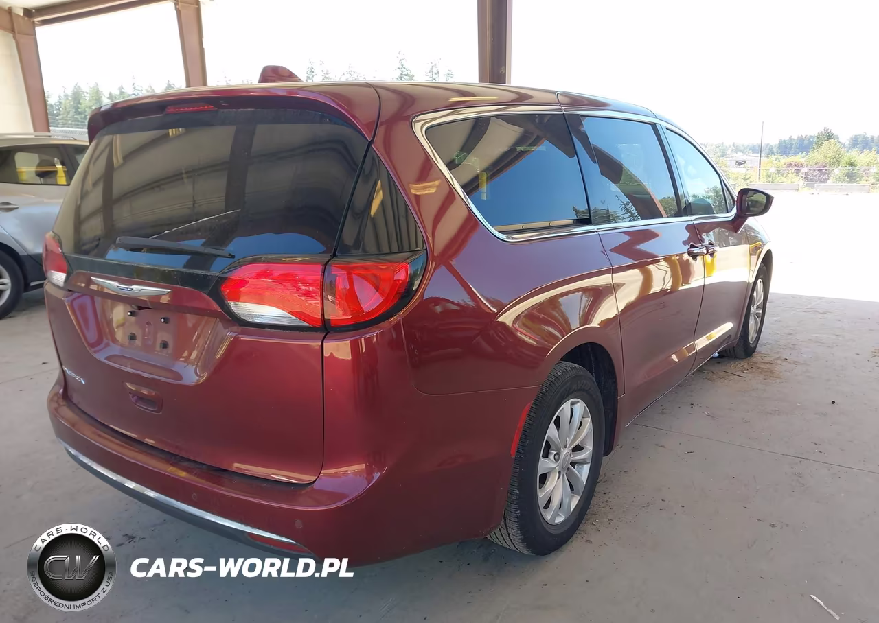 2019 Chrysler Pacifica Touring Plus VIN:2C4RC1FG4KR508389 - 4
