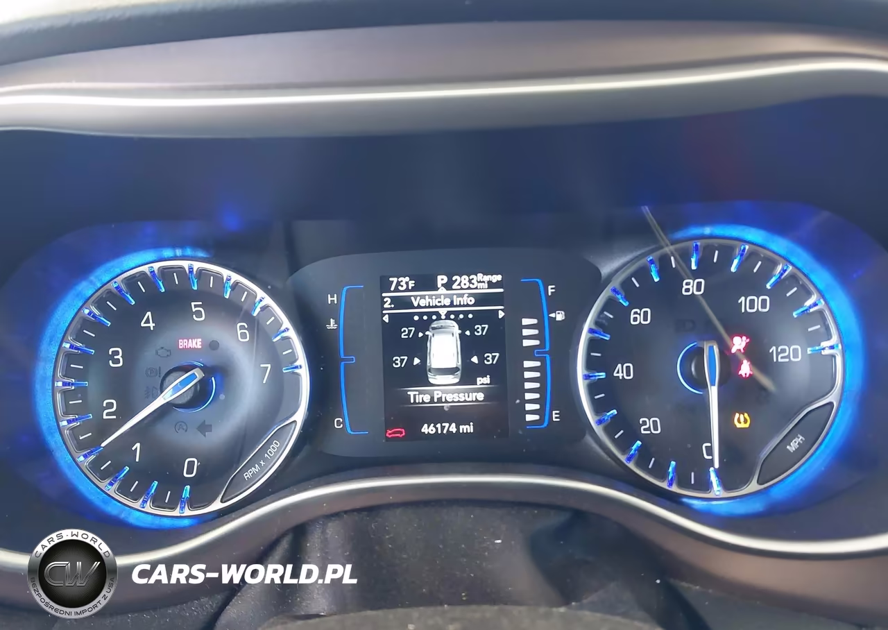 2019 Chrysler Pacifica Touring Plus VIN:2C4RC1FG4KR508389 - 7