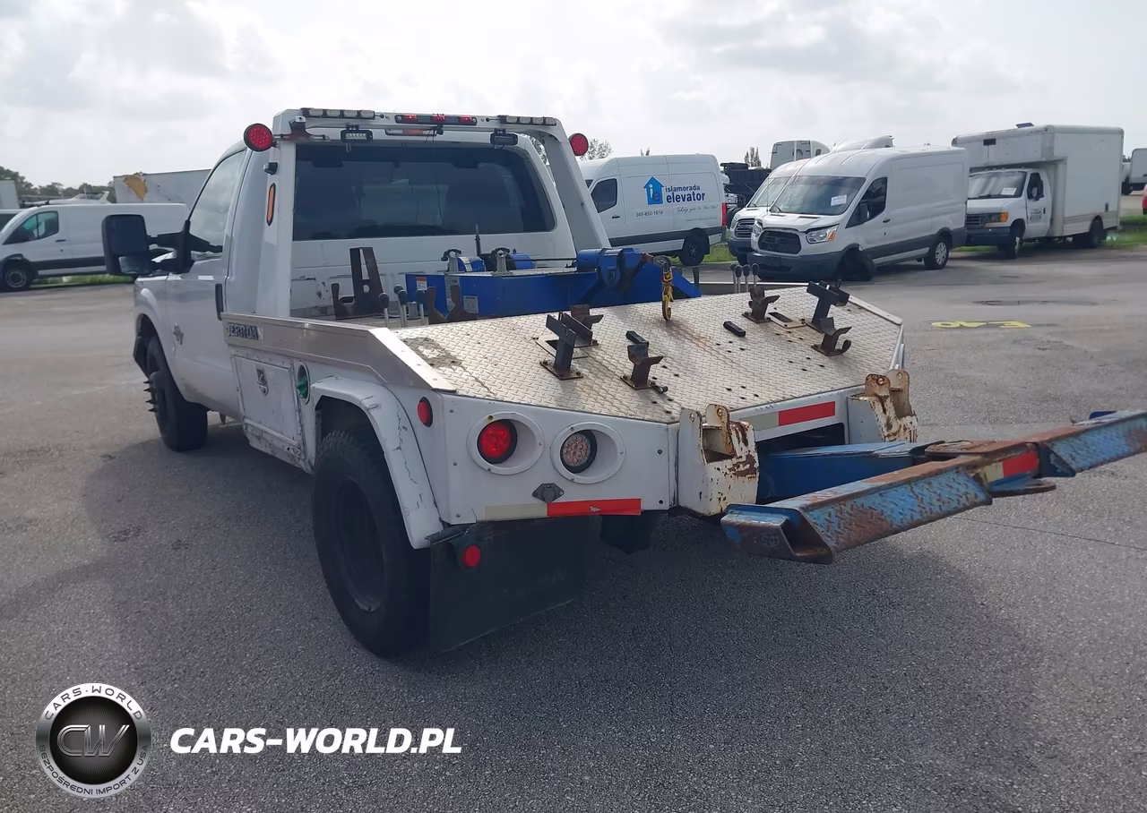 2013 Ford F-350 Chassis Xl VIN:1FDRF3GT5DEA16724 - 3