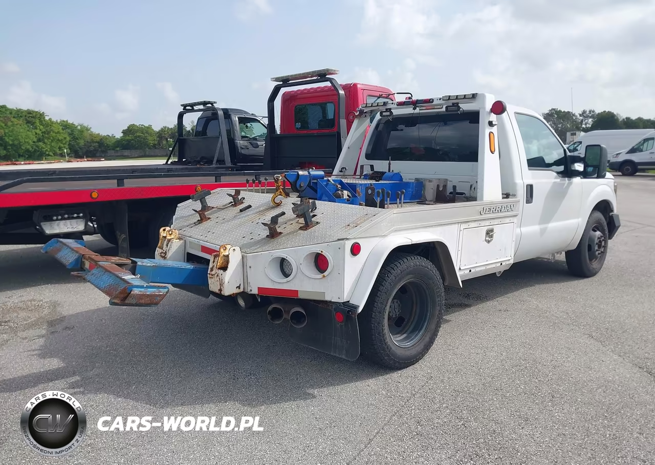 2013 Ford F-350 Chassis Xl VIN:1FDRF3GT5DEA16724 - 4