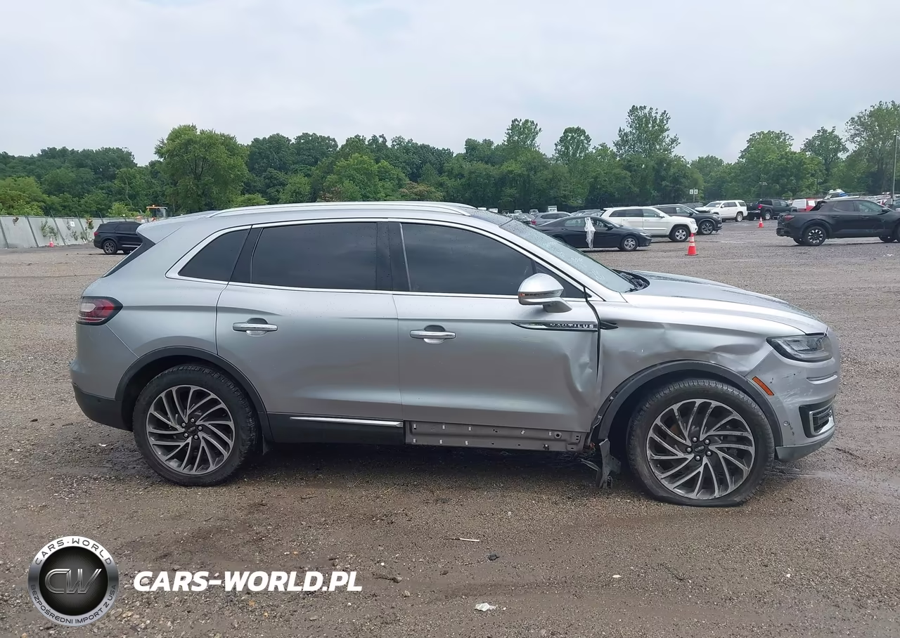 2020 Lincoln Nautilus Reserve VIN:2LMPJ8K90LBL24476 - 14