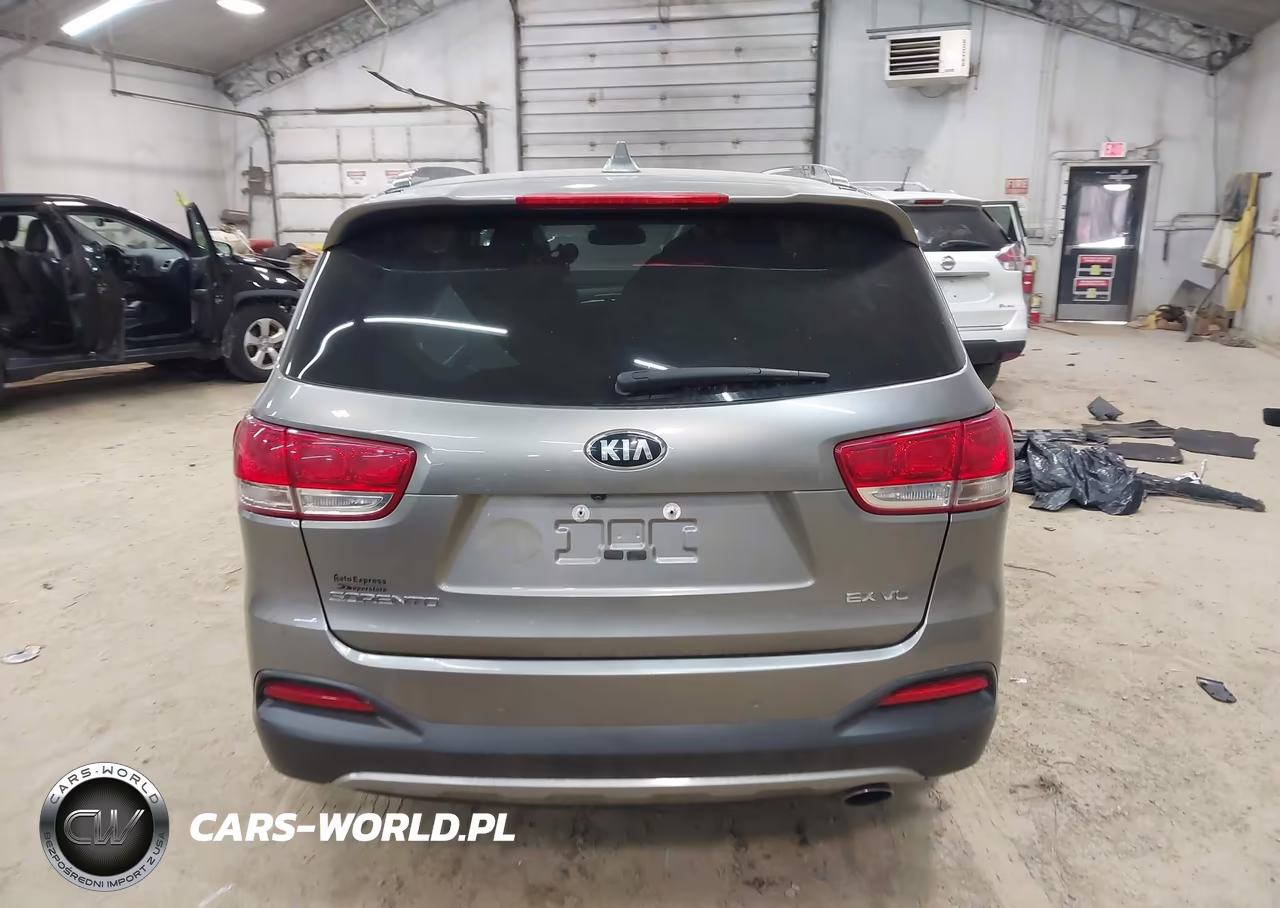 2018 Kia Sorento 3.3L Ex VIN:5XYPHDA59JG411563 - 16