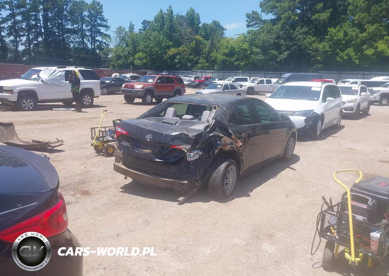2015 Toyota Corolla Le VIN:5YFBURHE7FP256927 - 4