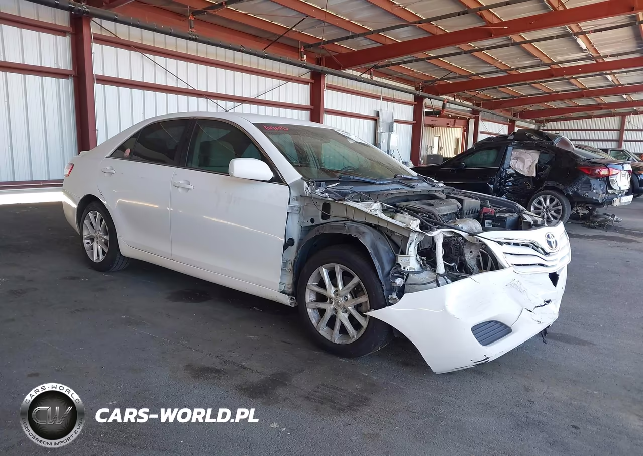 2011 Toyota Camry Le – zdjęcie 1 z 12