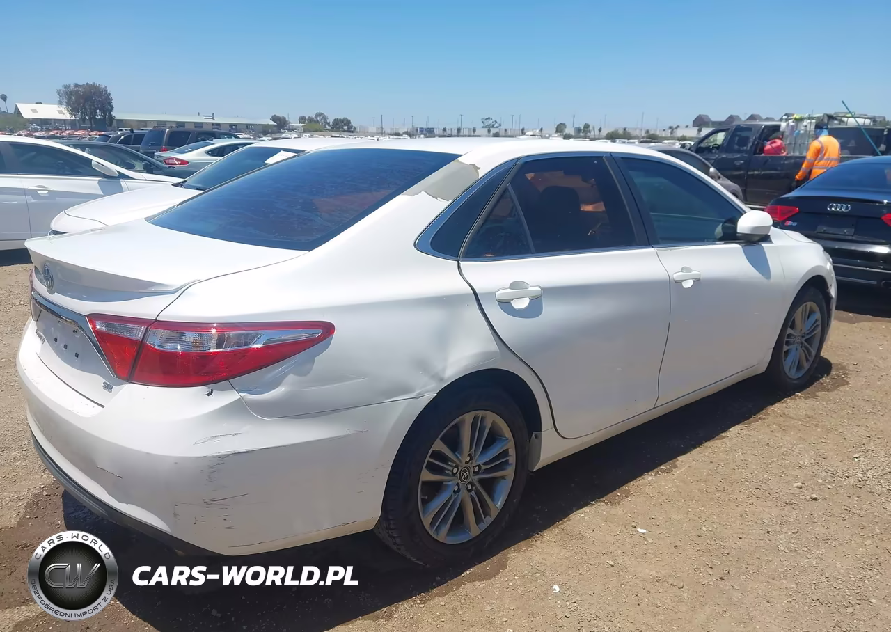 2015 Toyota Camry Se VIN:4T1BF1FK7FU023312 - 4