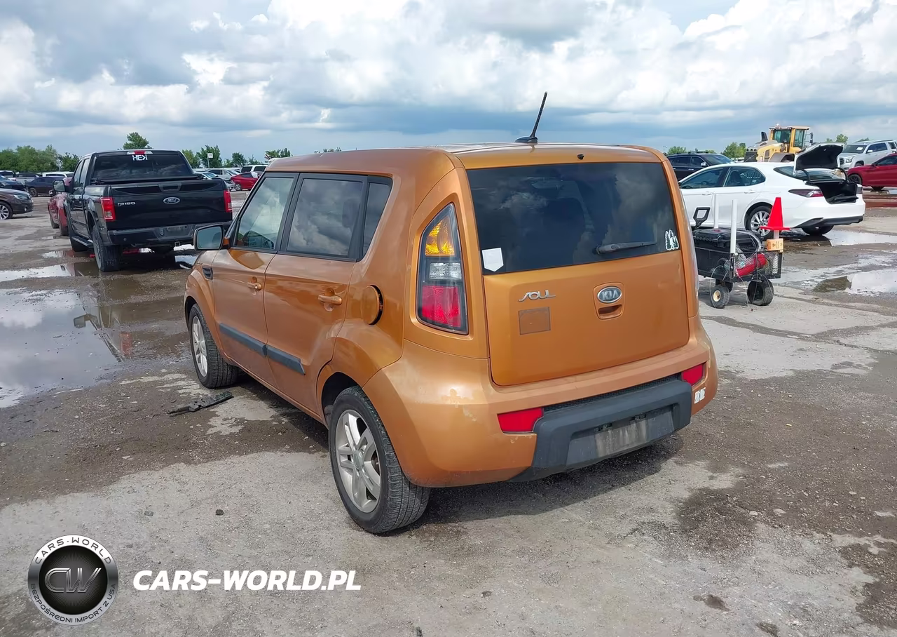 2011 Kia Soul + VIN:KNDJT2A26B7234676 - 3