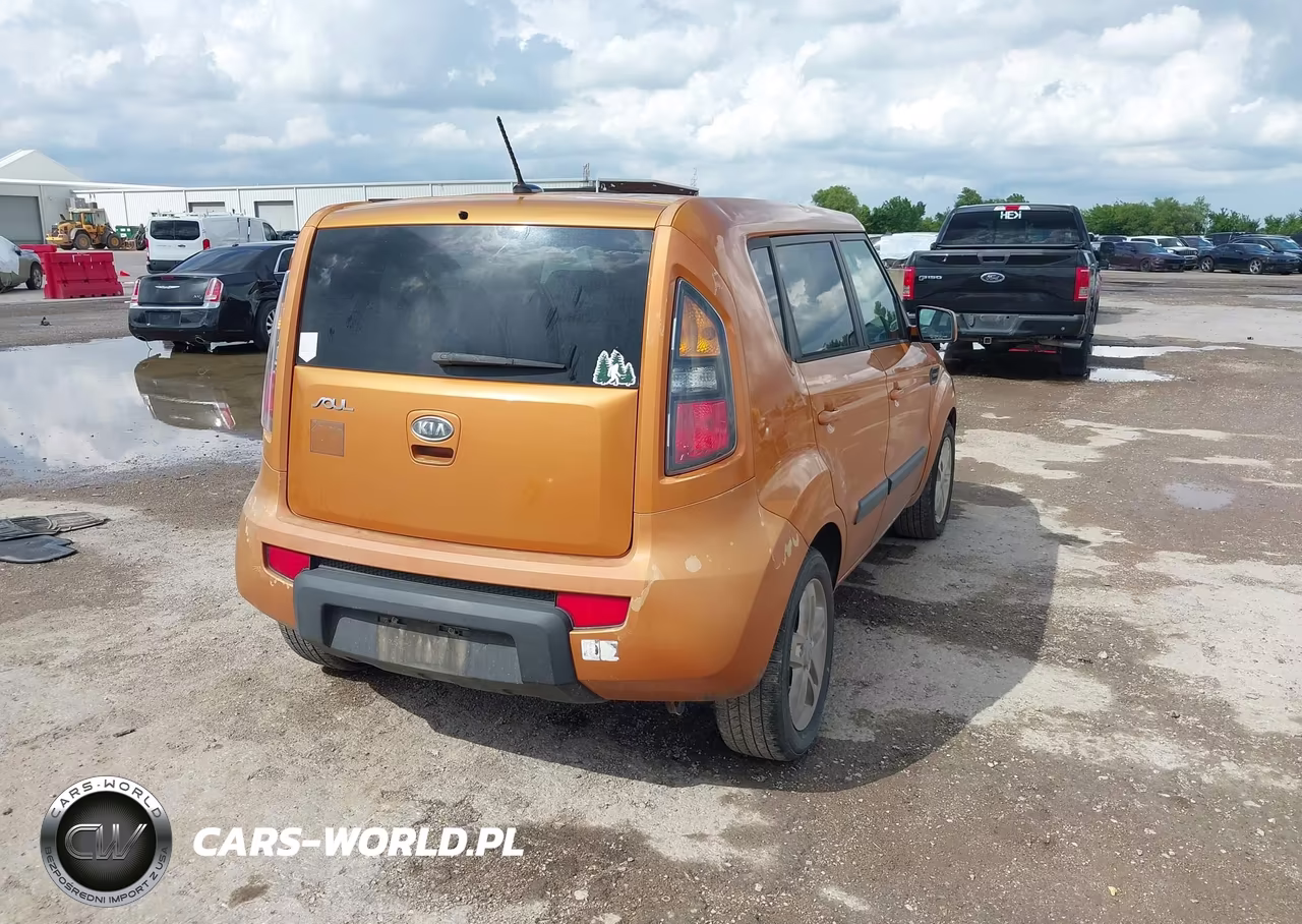 2011 Kia Soul + VIN:KNDJT2A26B7234676 - 4
