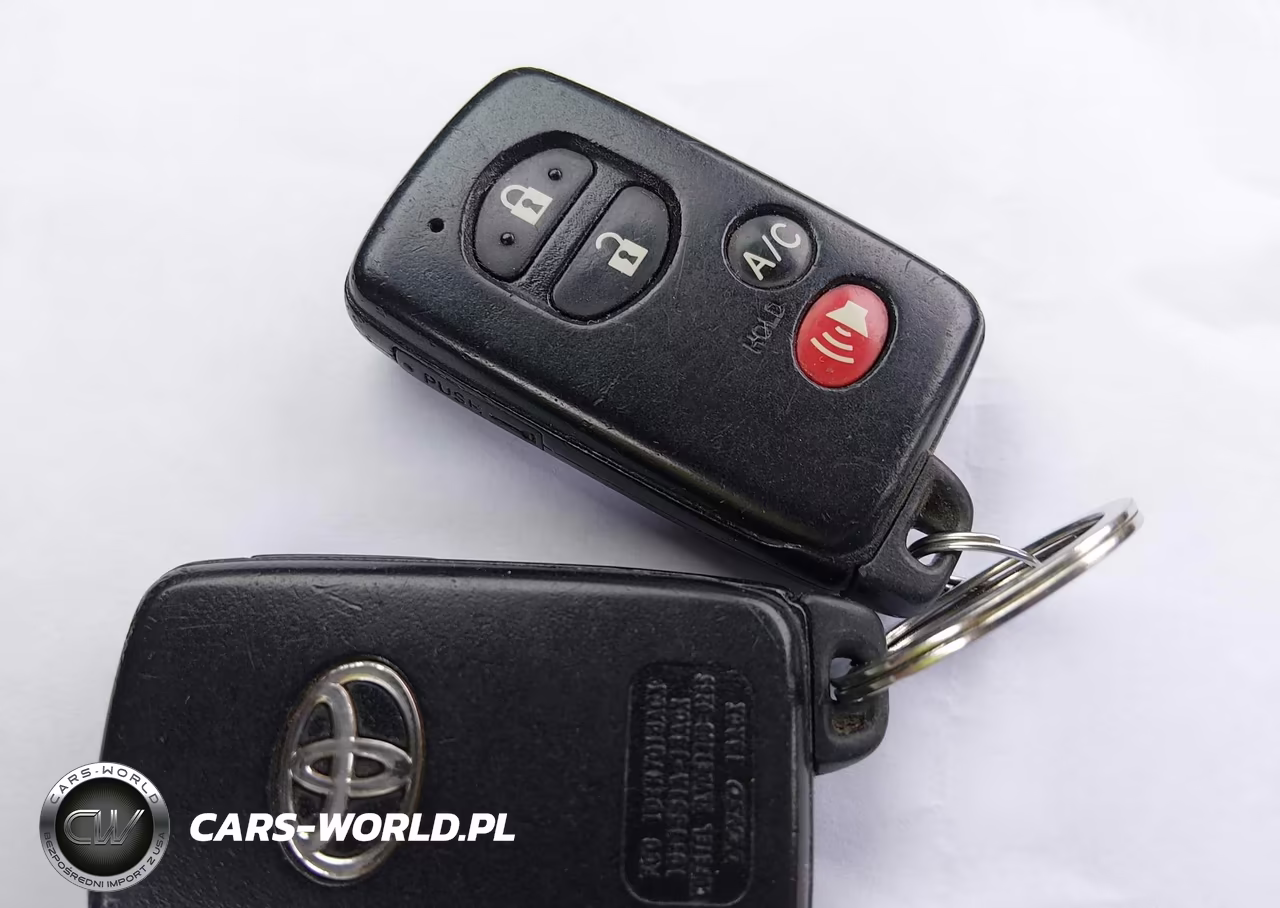 2014 Toyota Prius Plug-In VIN:JTDKN3DP5E3053236 - 11