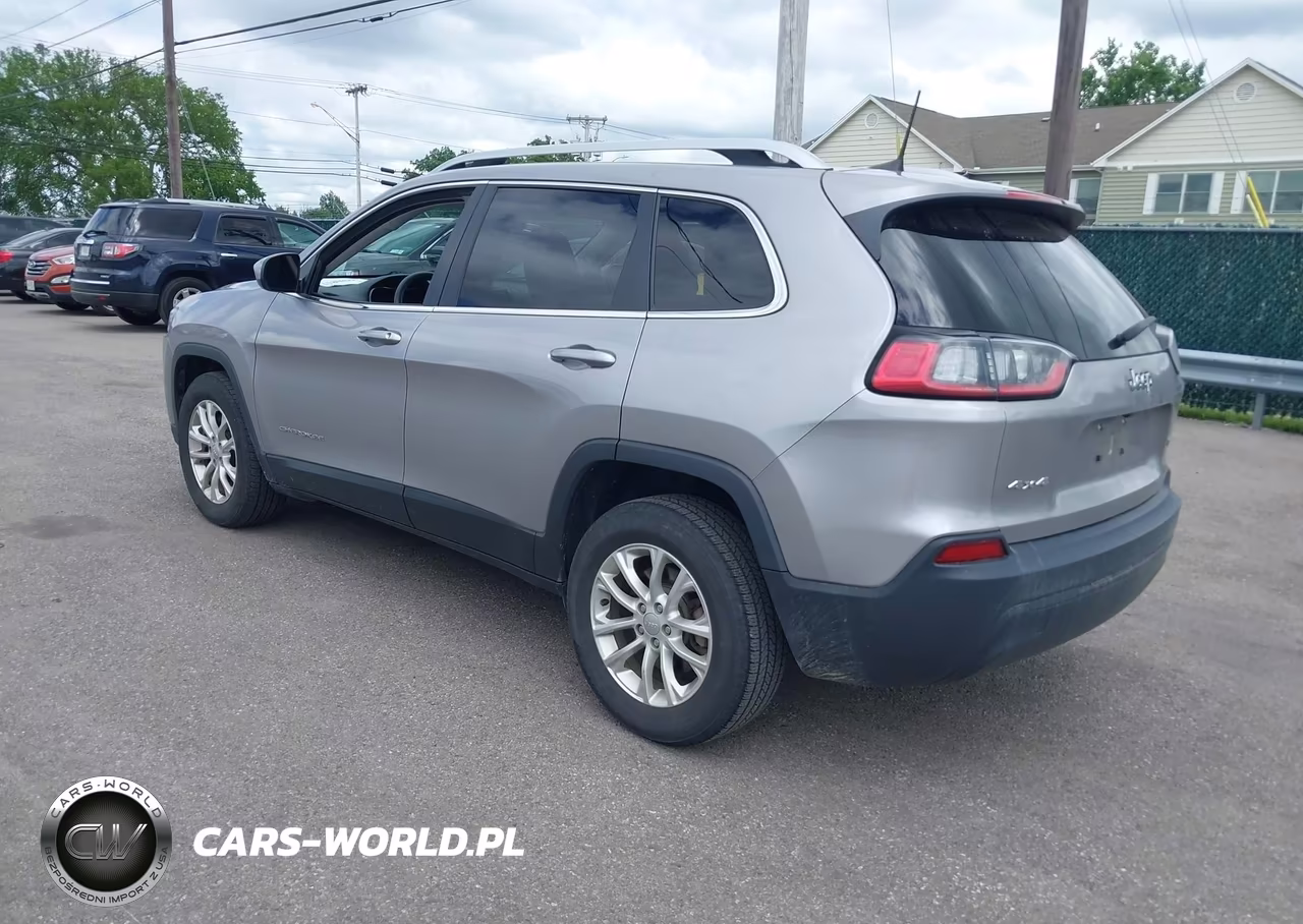2019 Jeep Cherokee Latitude 4X4 VIN:1C4PJMCBXKD449472 - 3