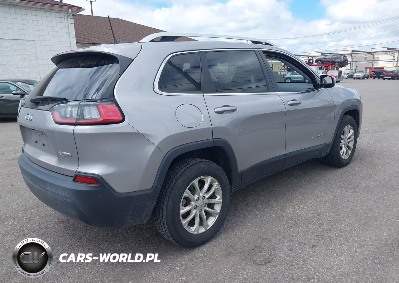 2019 Jeep Cherokee Latitude 4X4 VIN:1C4PJMCBXKD449472 - 4