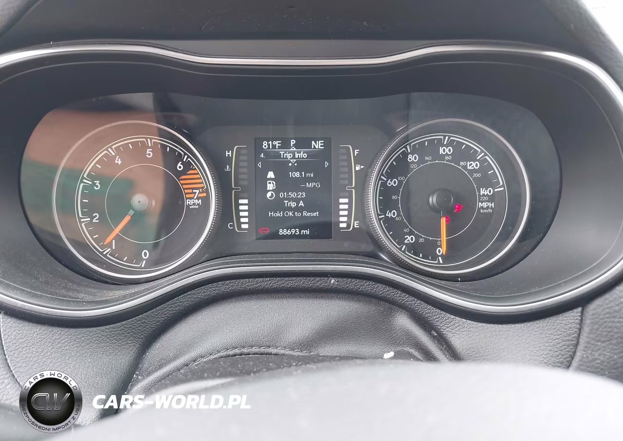 2019 Jeep Cherokee Latitude 4X4 VIN:1C4PJMCBXKD449472 - 7