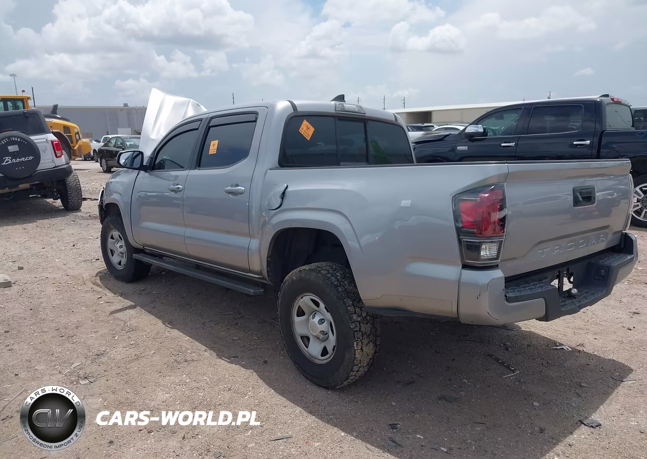 2018 Toyota Tacoma Sr VIN:5TFAX5GN4JX114378 - 3