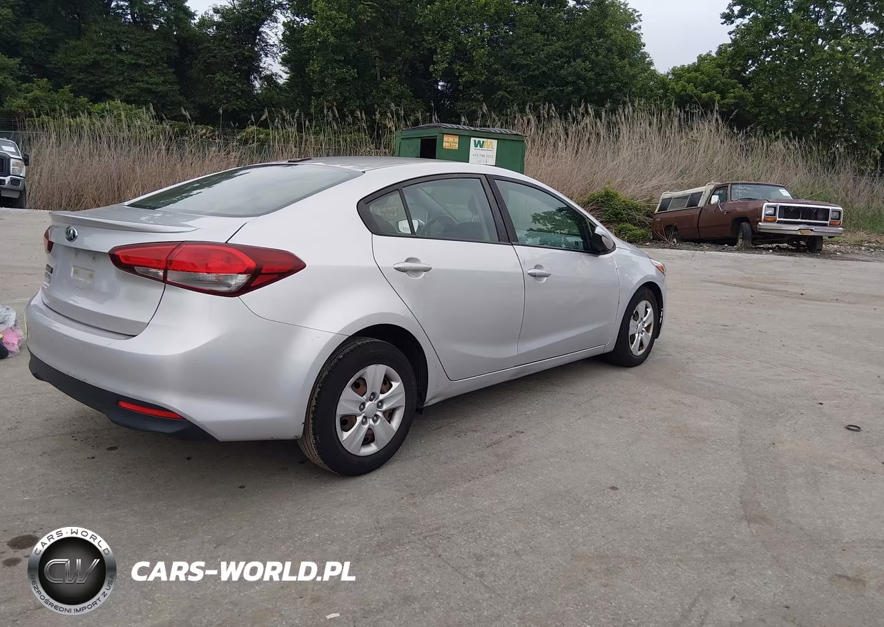 2017 Kia Forte Lx VIN:3KPFK4A79HE006776 - 4