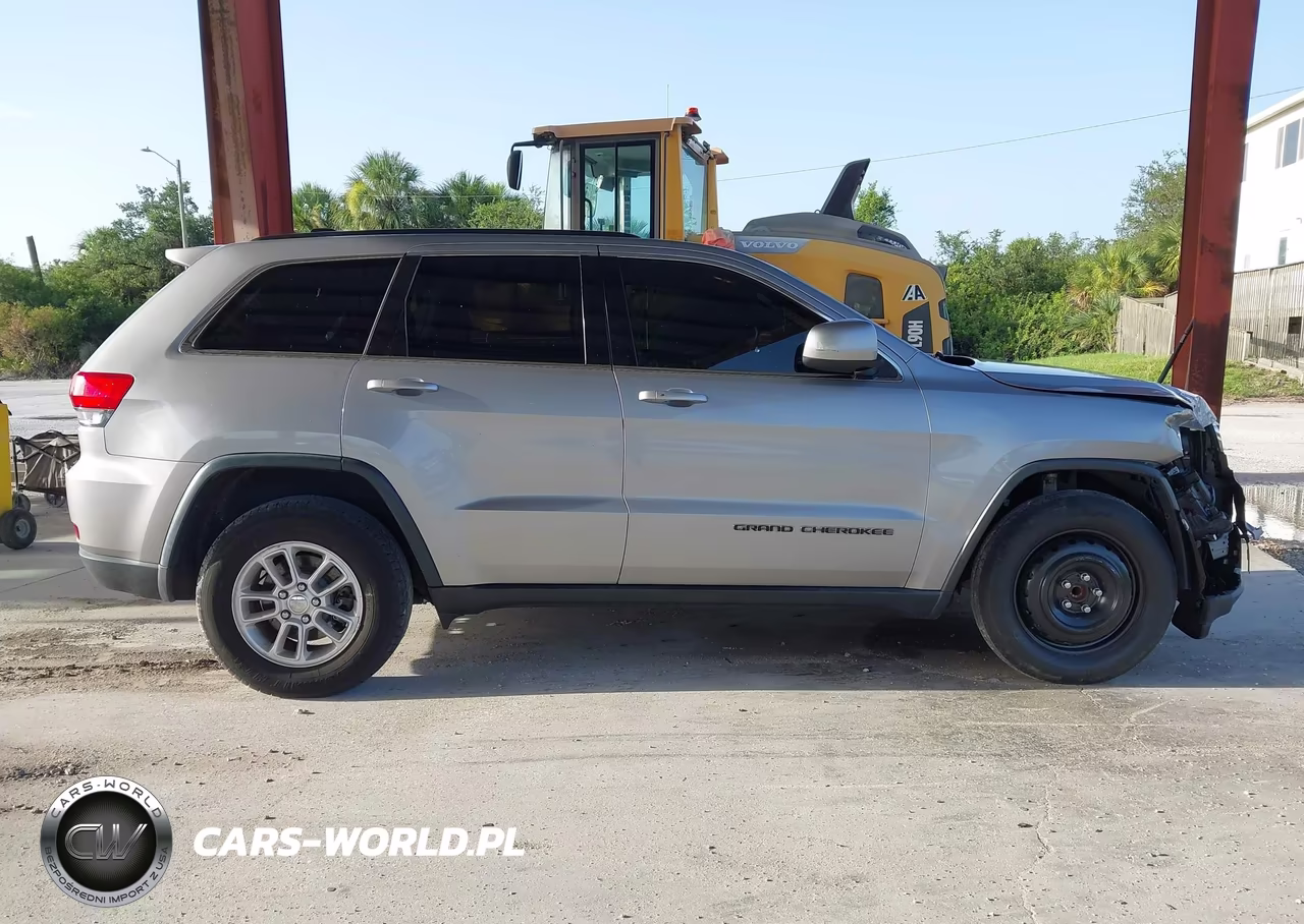 2018 Jeep Grand Cherokee Laredo 4X2 VIN:1C4RJEAG2JC407234 - 13