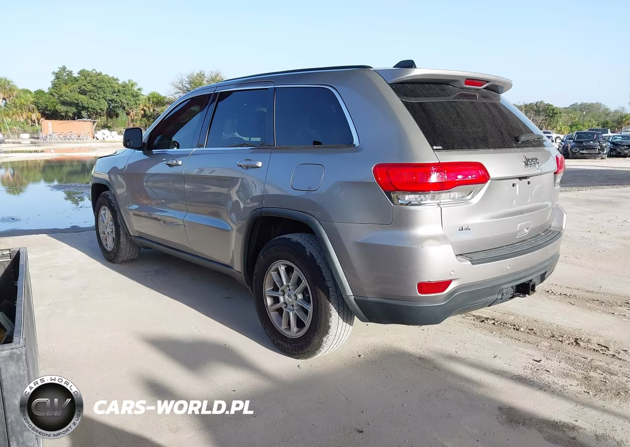 2018 Jeep Grand Cherokee Laredo 4X2 VIN:1C4RJEAG2JC407234 - 3