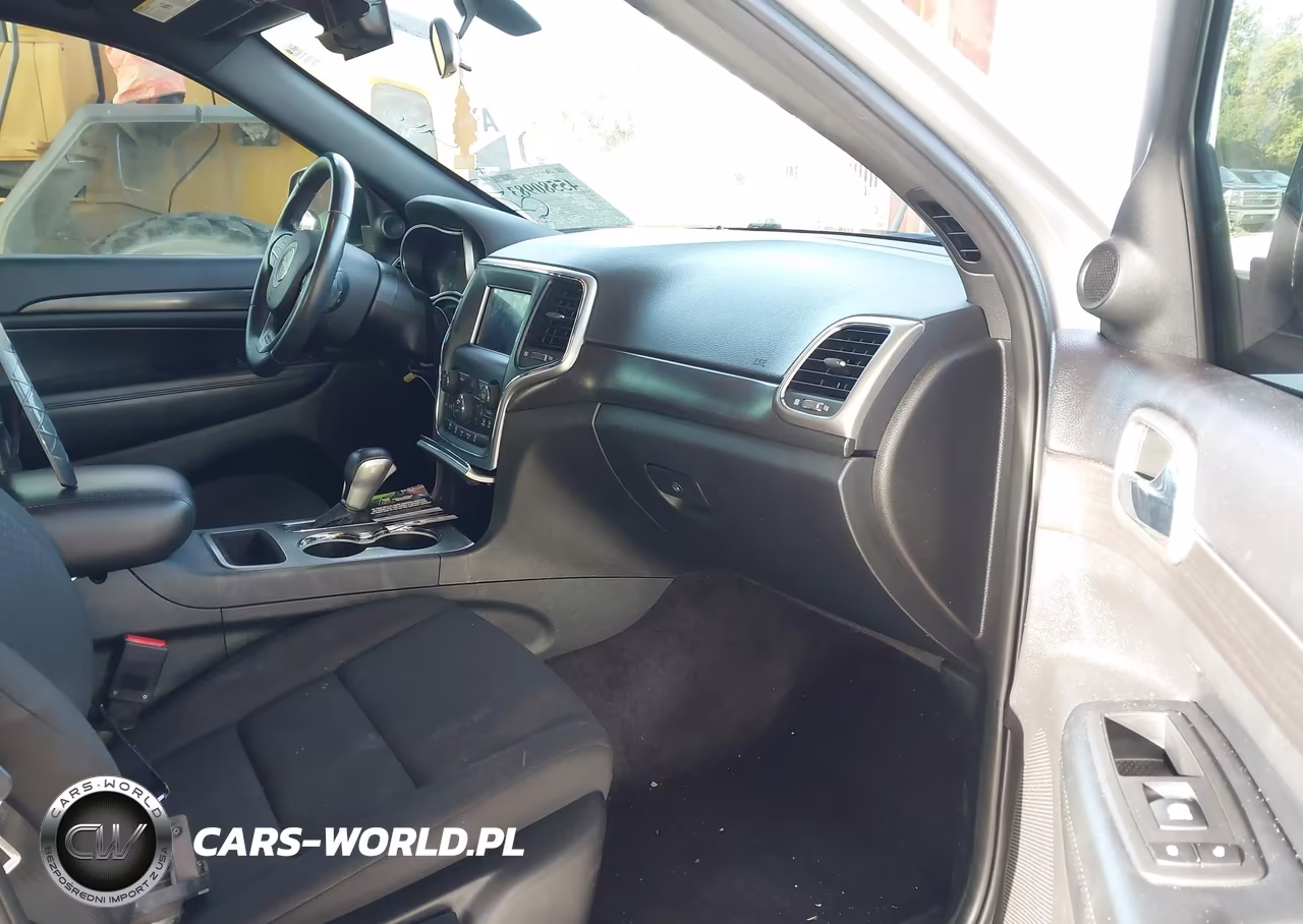2018 Jeep Grand Cherokee Laredo 4X2 VIN:1C4RJEAG2JC407234 - 5