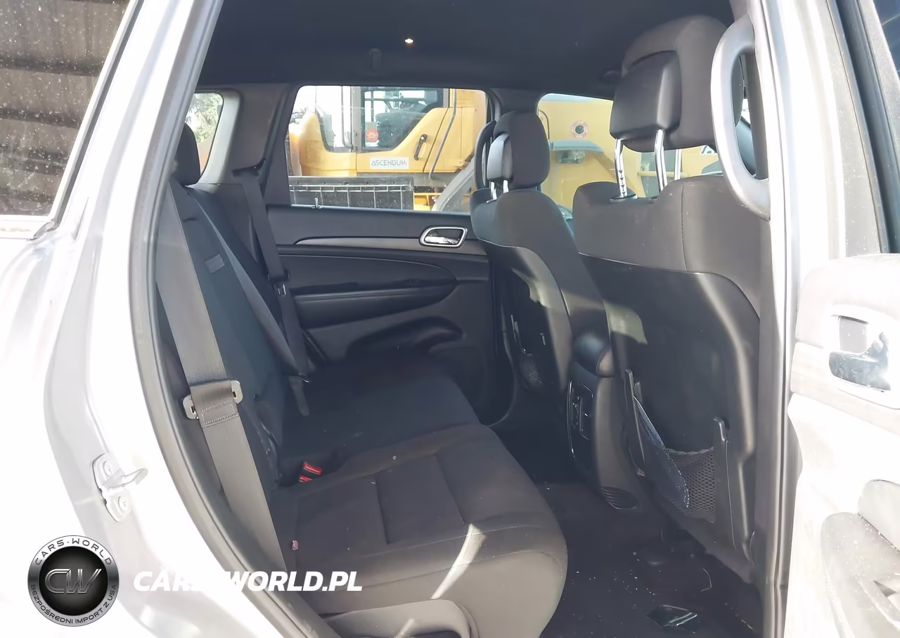 2018 Jeep Grand Cherokee Laredo 4X2 VIN:1C4RJEAG2JC407234 - 8