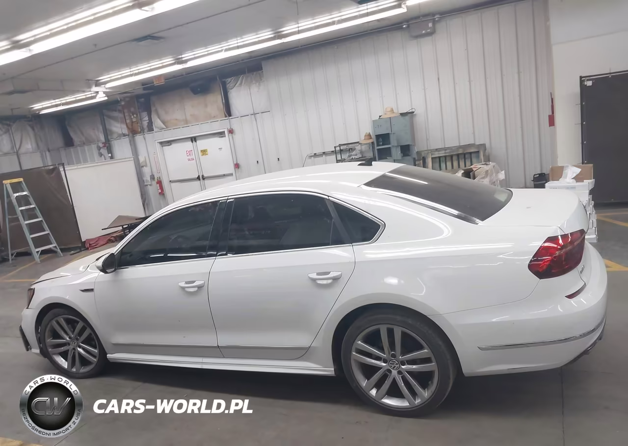 2017 Volkswagen Passat 1.8T R-Line VIN:1VWDT7A31HC065019 - 14