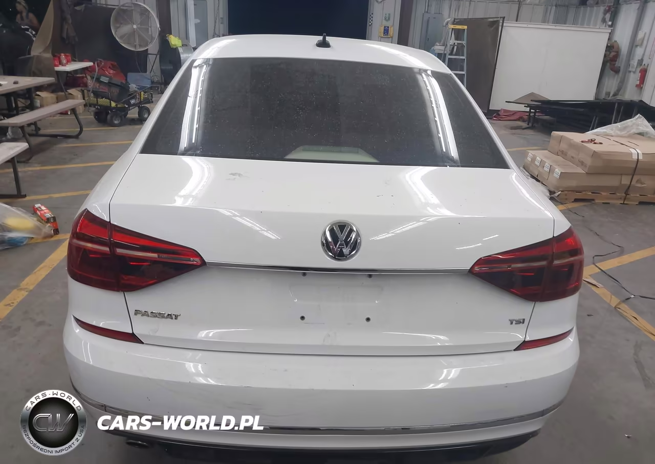 2017 Volkswagen Passat 1.8T R-Line VIN:1VWDT7A31HC065019 - 16