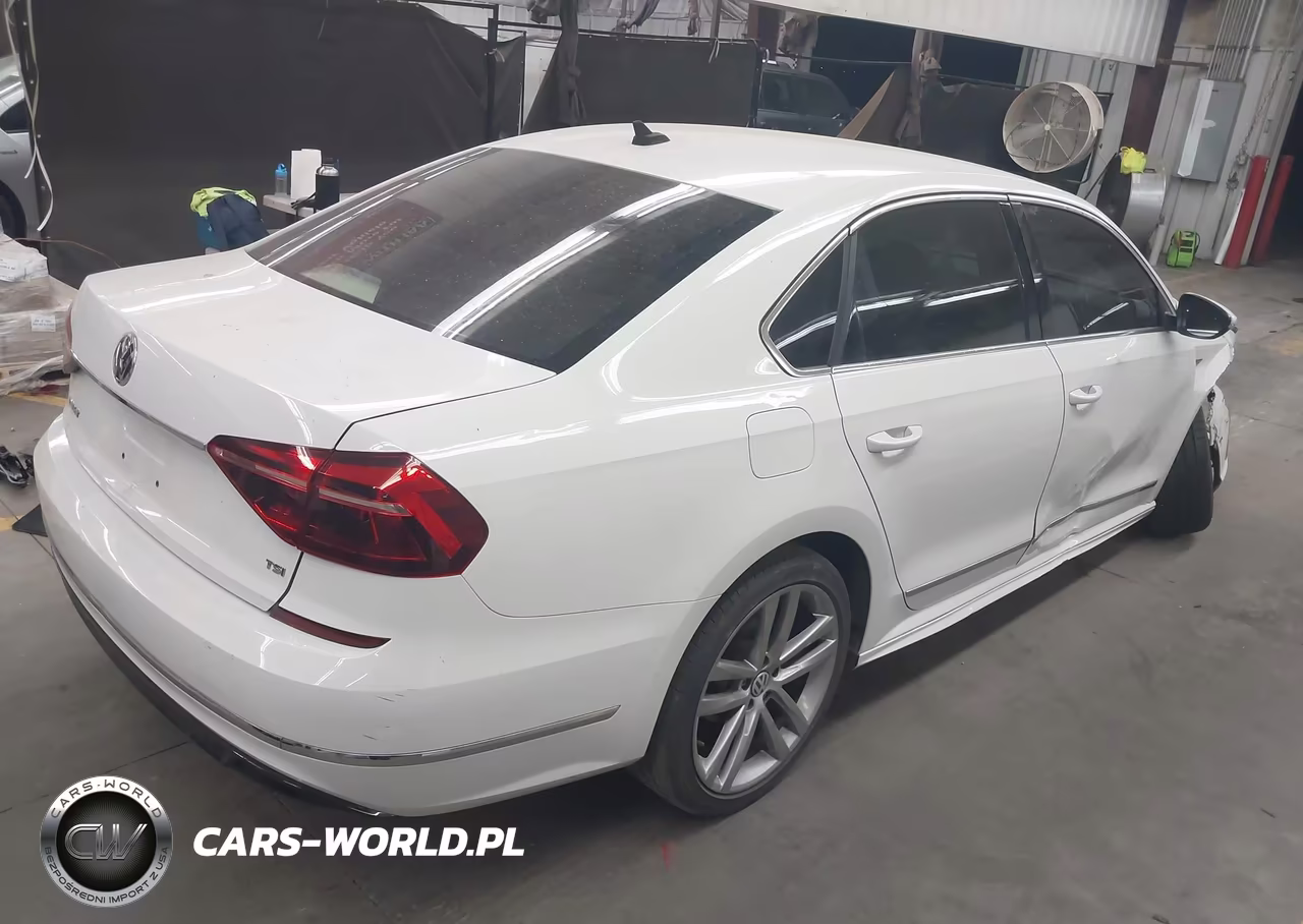 2017 Volkswagen Passat 1.8T R-Line VIN:1VWDT7A31HC065019 - 4