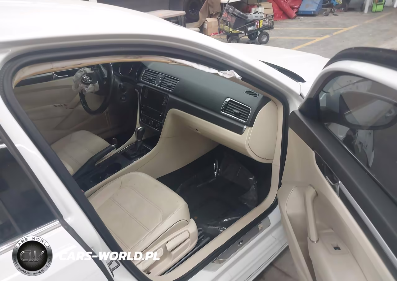 2017 Volkswagen Passat 1.8T R-Line VIN:1VWDT7A31HC065019 - 5