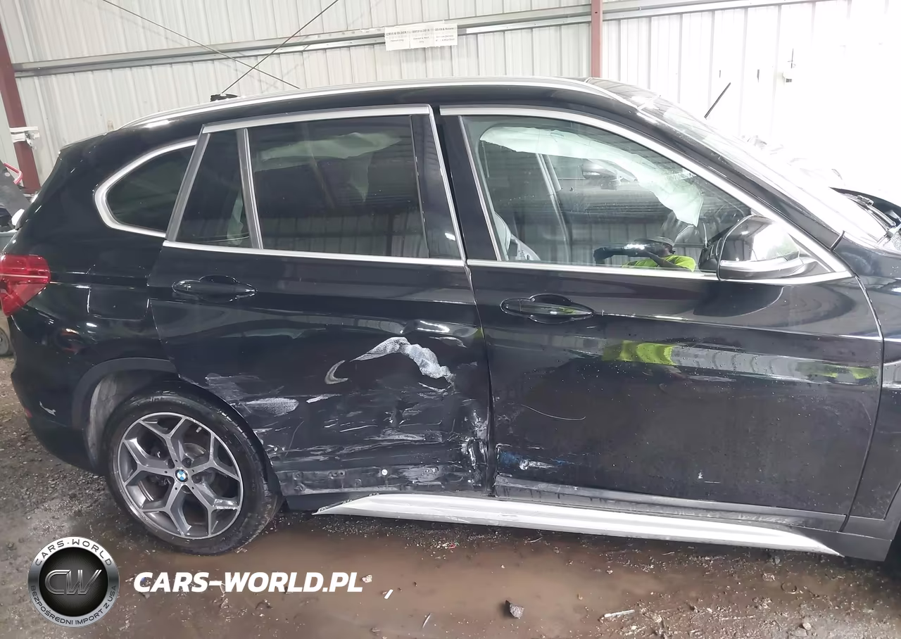 2018 BMW X1 xDrive28I VIN:WBXHT3C35J5L31116 - 13