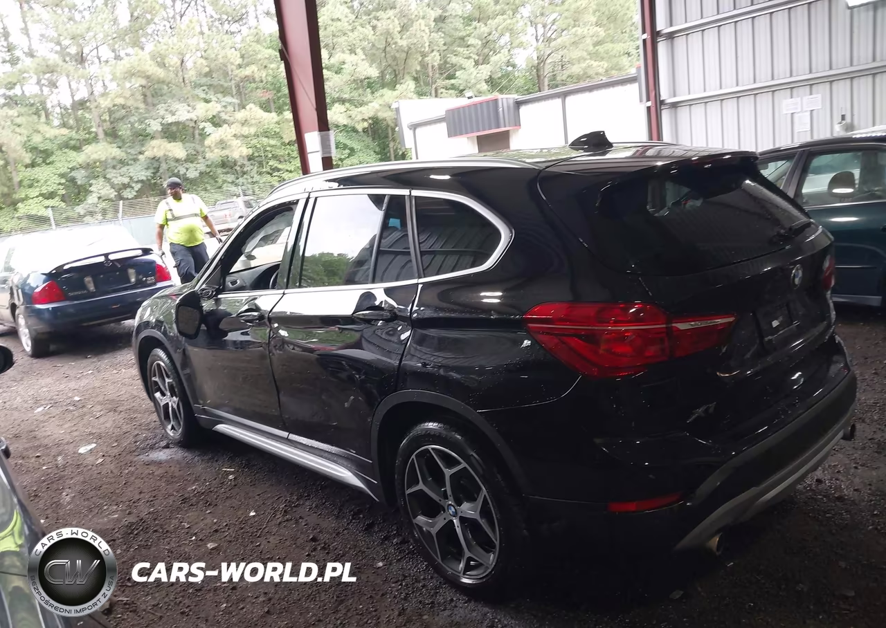 2018 BMW X1 xDrive28I VIN:WBXHT3C35J5L31116 - 3