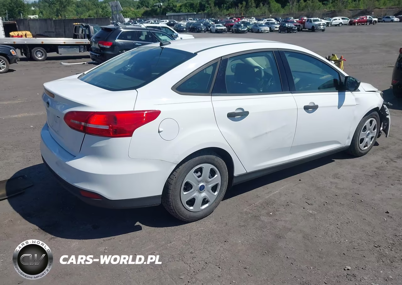 2017 Ford Focus S VIN:1FADP3E22HL252504 - 4