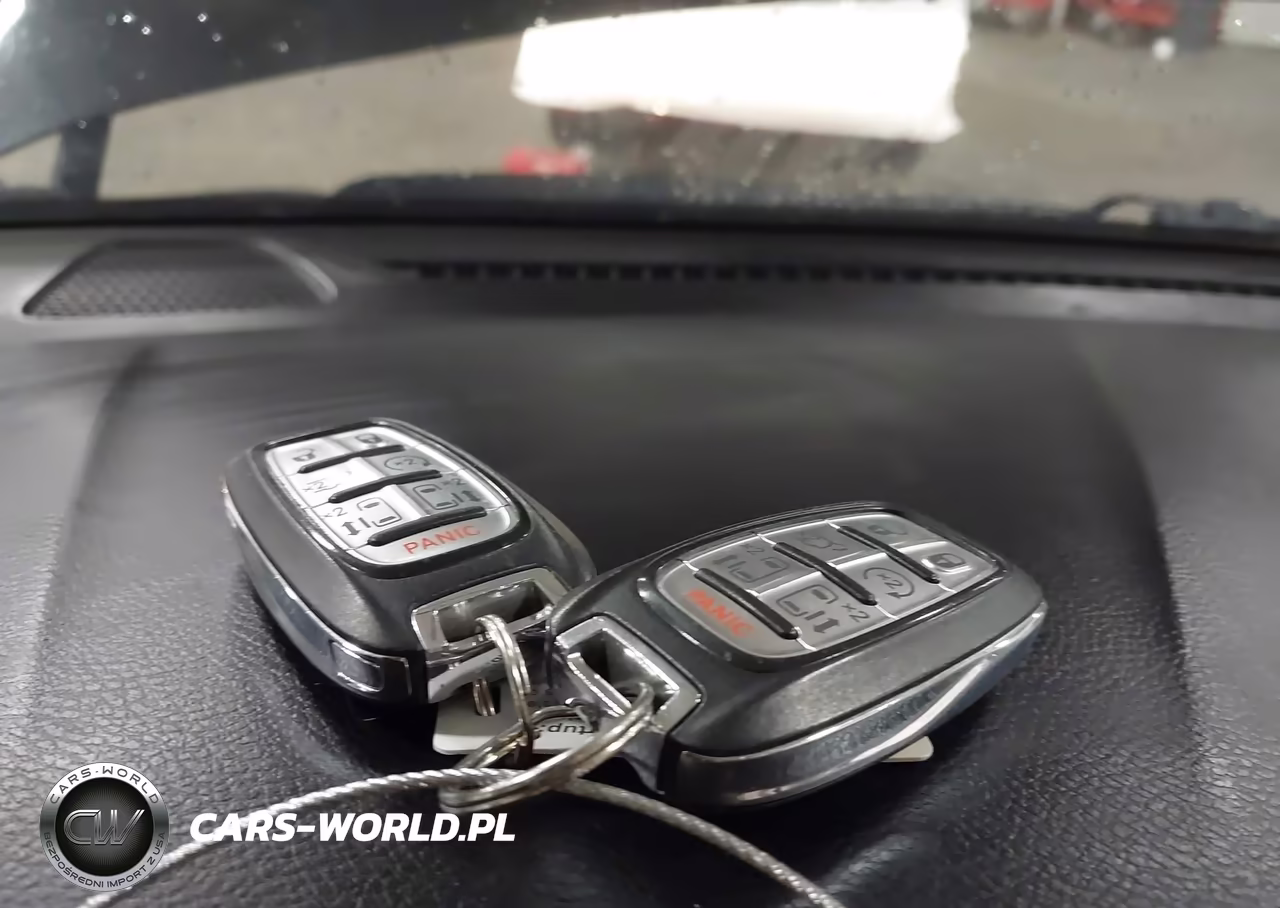 2017 Chrysler Pacifica Touring-L Plus VIN:2C4RC1EGXHR652863 - 11