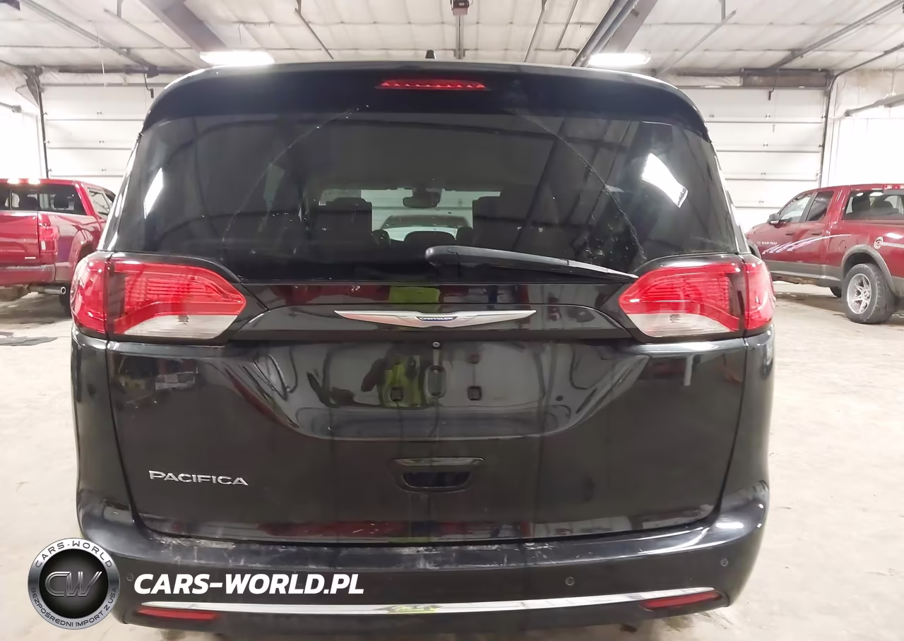 2017 Chrysler Pacifica Touring-L Plus VIN:2C4RC1EGXHR652863 - 16