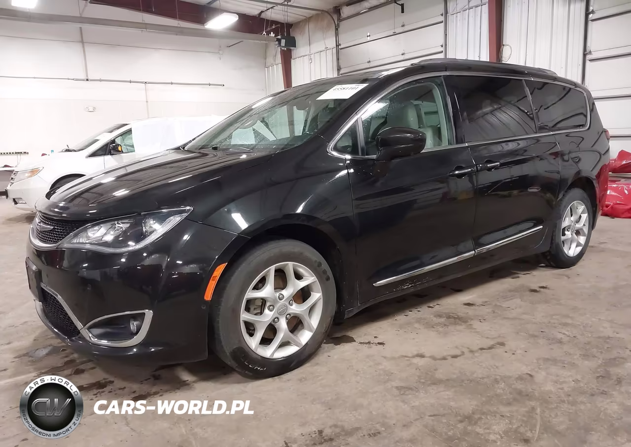 2017 Chrysler Pacifica Touring-L Plus VIN:2C4RC1EGXHR652863 - 2