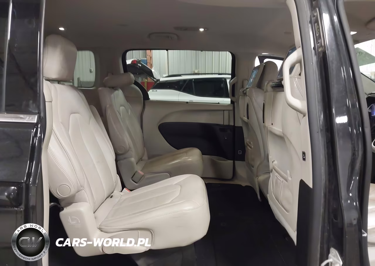 2017 Chrysler Pacifica Touring-L Plus VIN:2C4RC1EGXHR652863 - 8